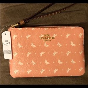 Cute butterfly coach wristlet 🦋